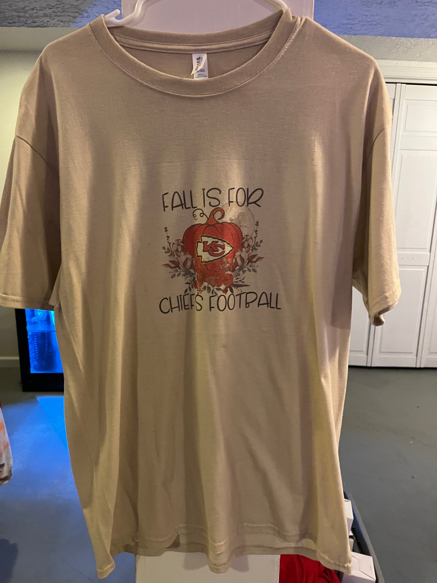 Large fall is for Chiefs football shirt