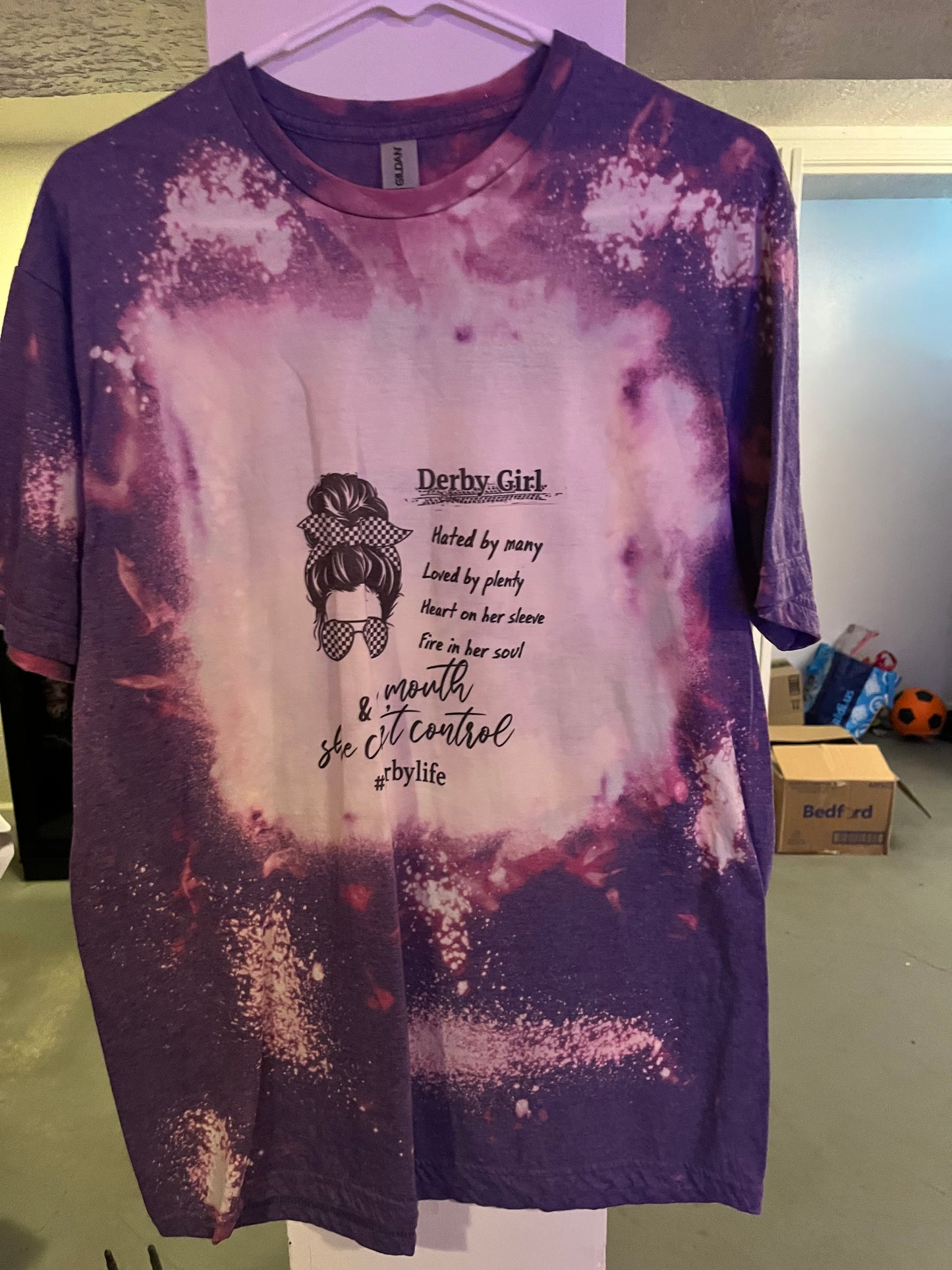 Large bleached derby girl